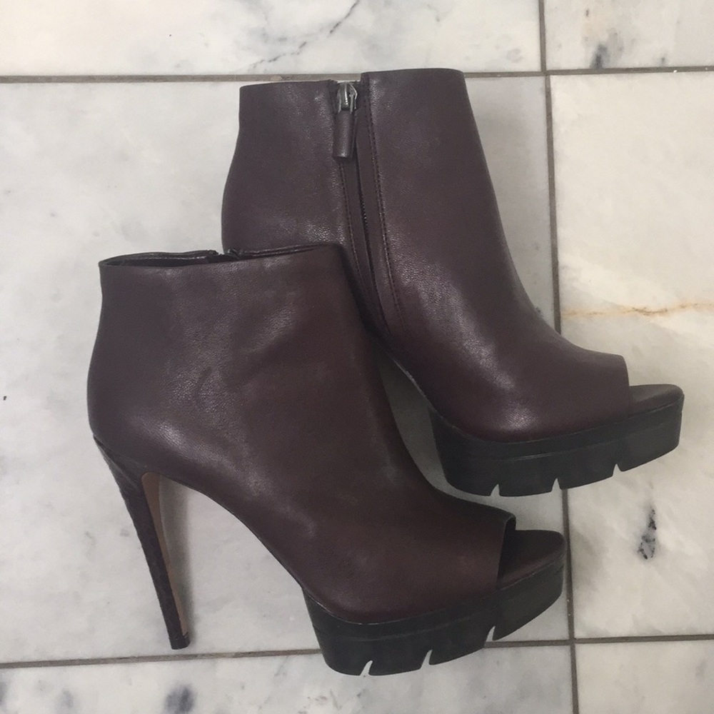 BCBG purple pumps